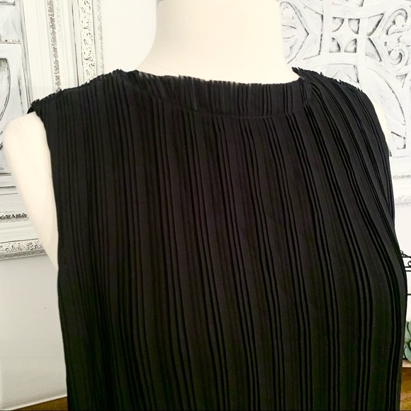 Club Monaco Pleated Georgette Swing Top in Black - Picture 7 of 8